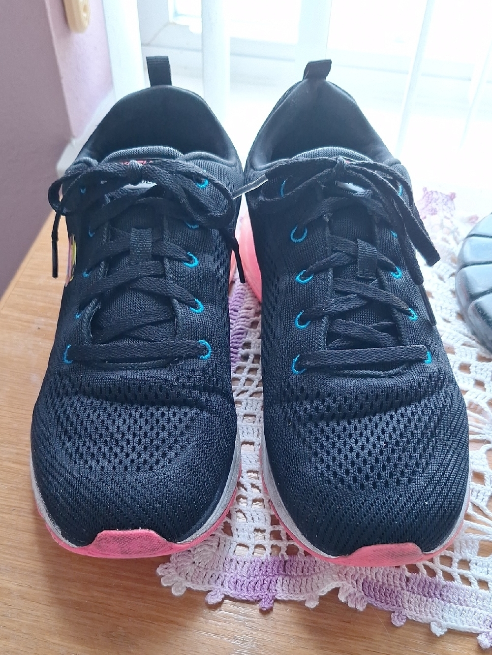 Skechers Black Lite Weight ,Pink ,clear Gel Sole Sneakers Breathable Mesh